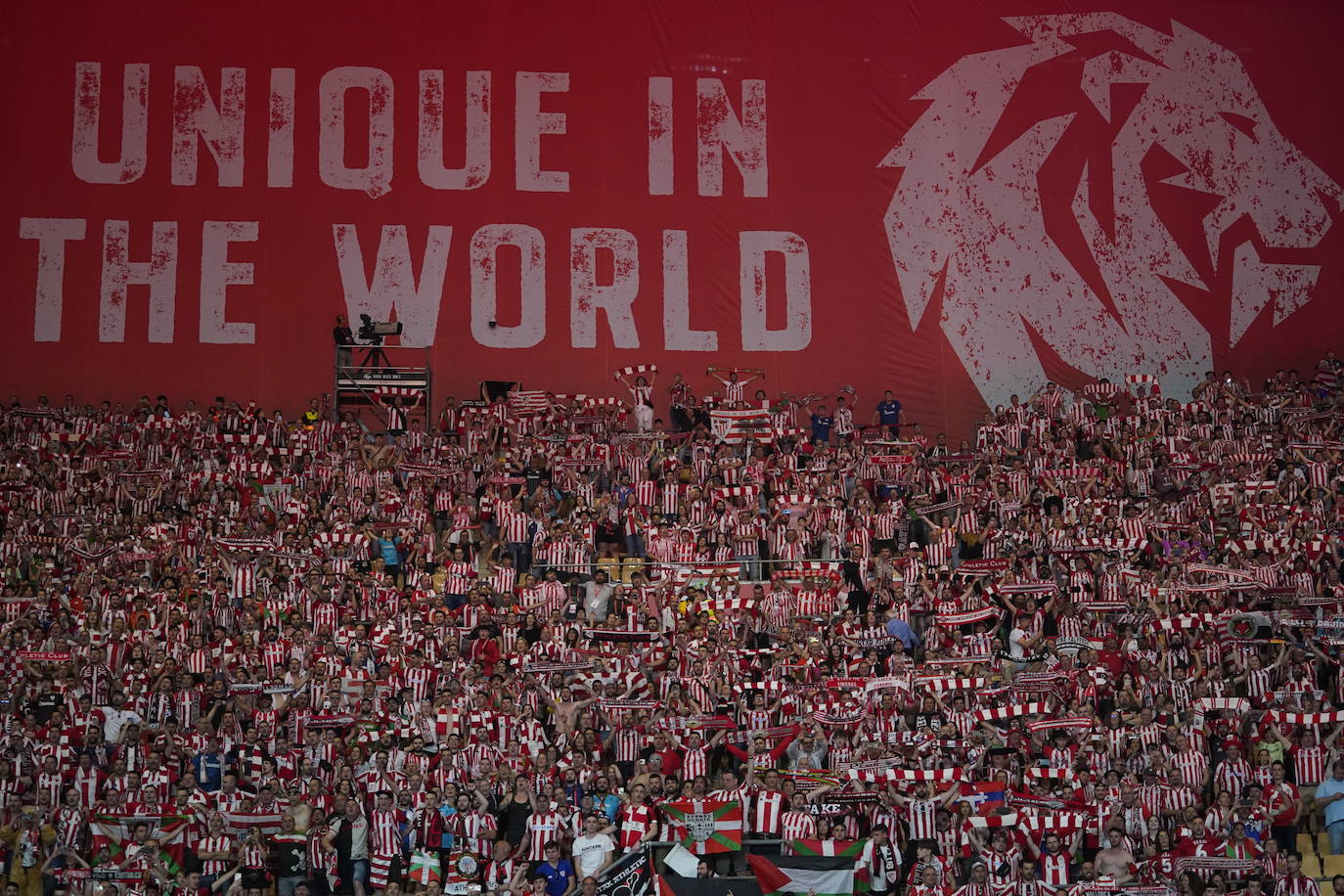 El Athletic y la afición celebrán la Copa en Sevilla