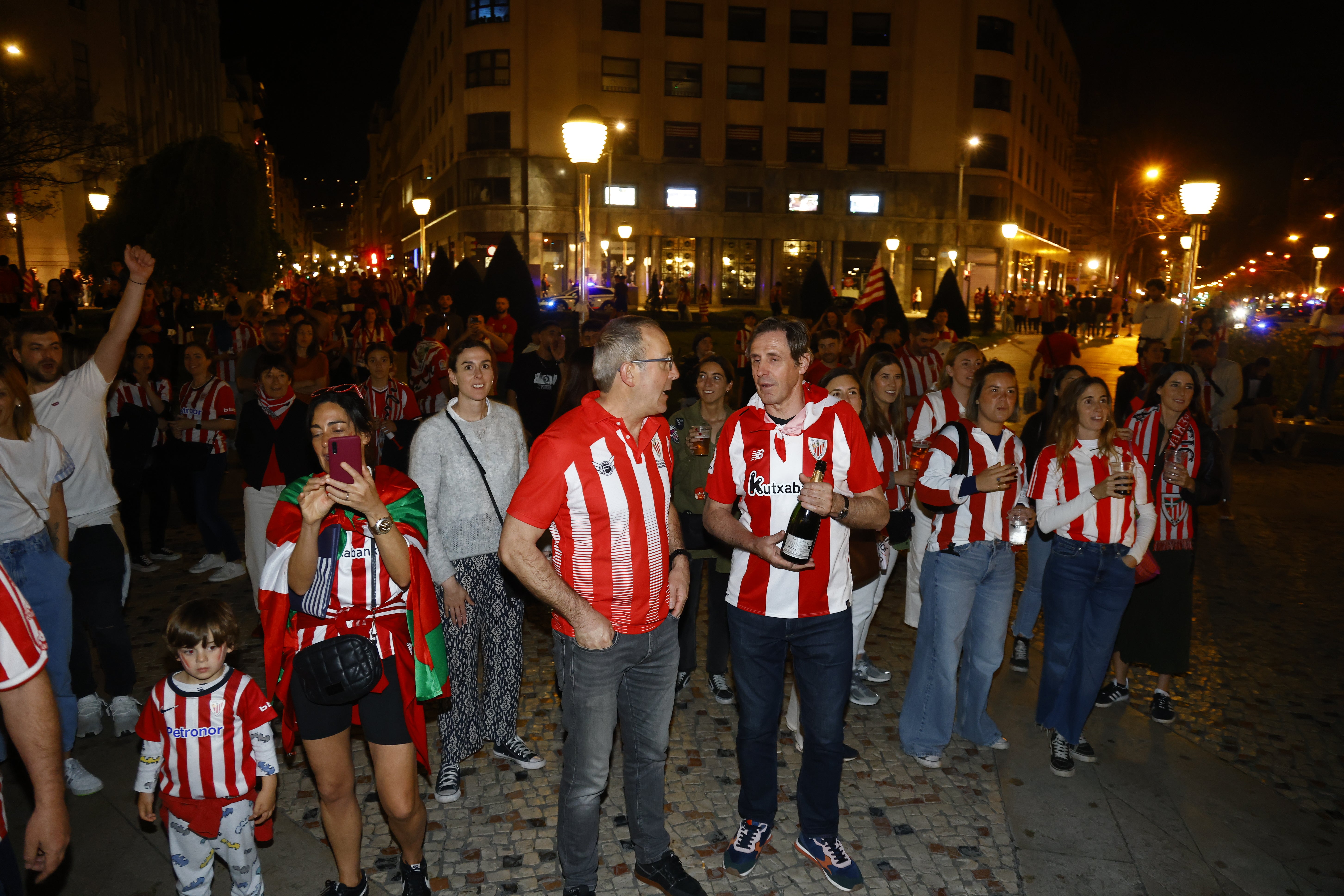 Bilbao y Bizkaia estallan de alegría con la Copa del Athletic