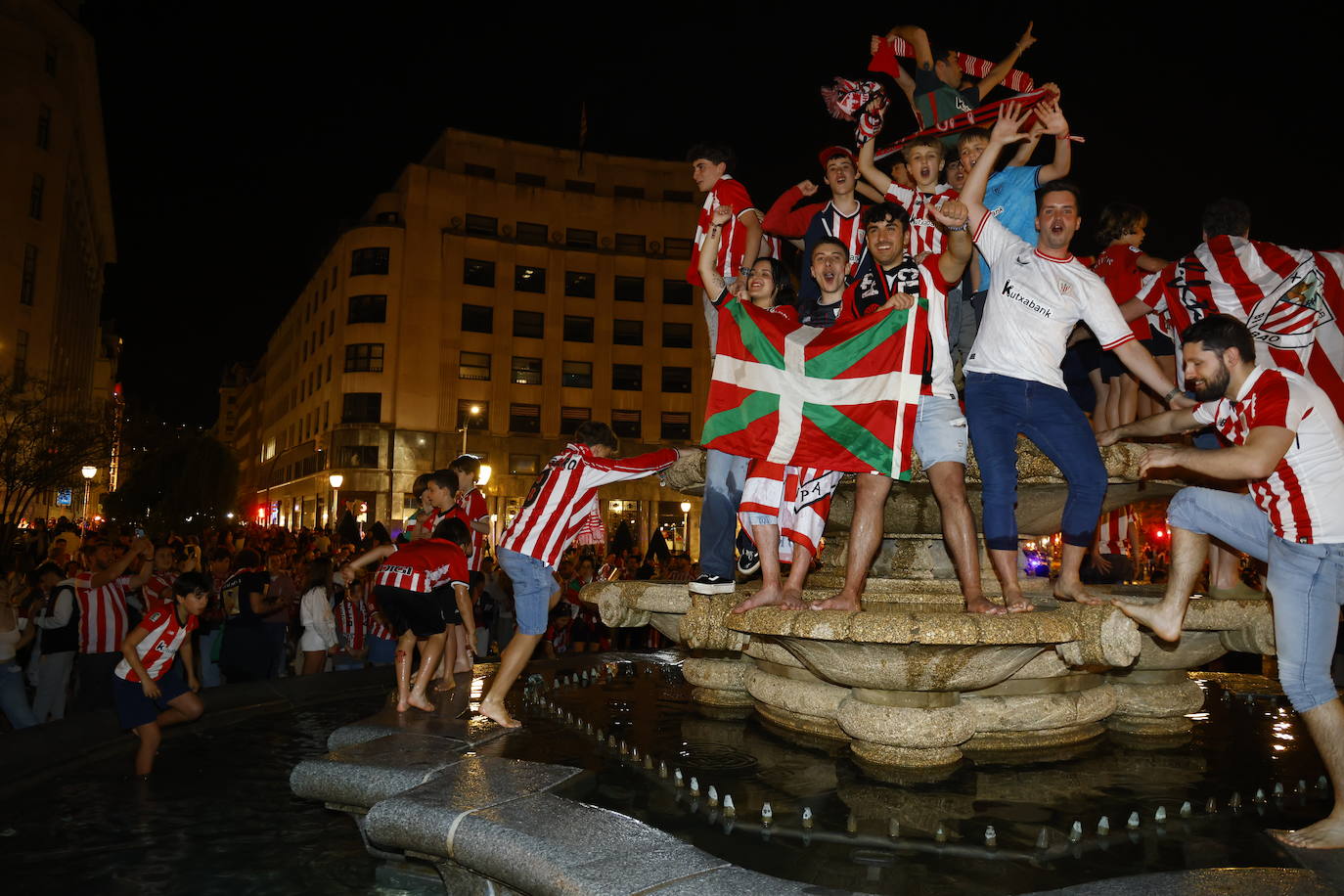 Bilbao y Bizkaia estallan de alegría con la Copa del Athletic