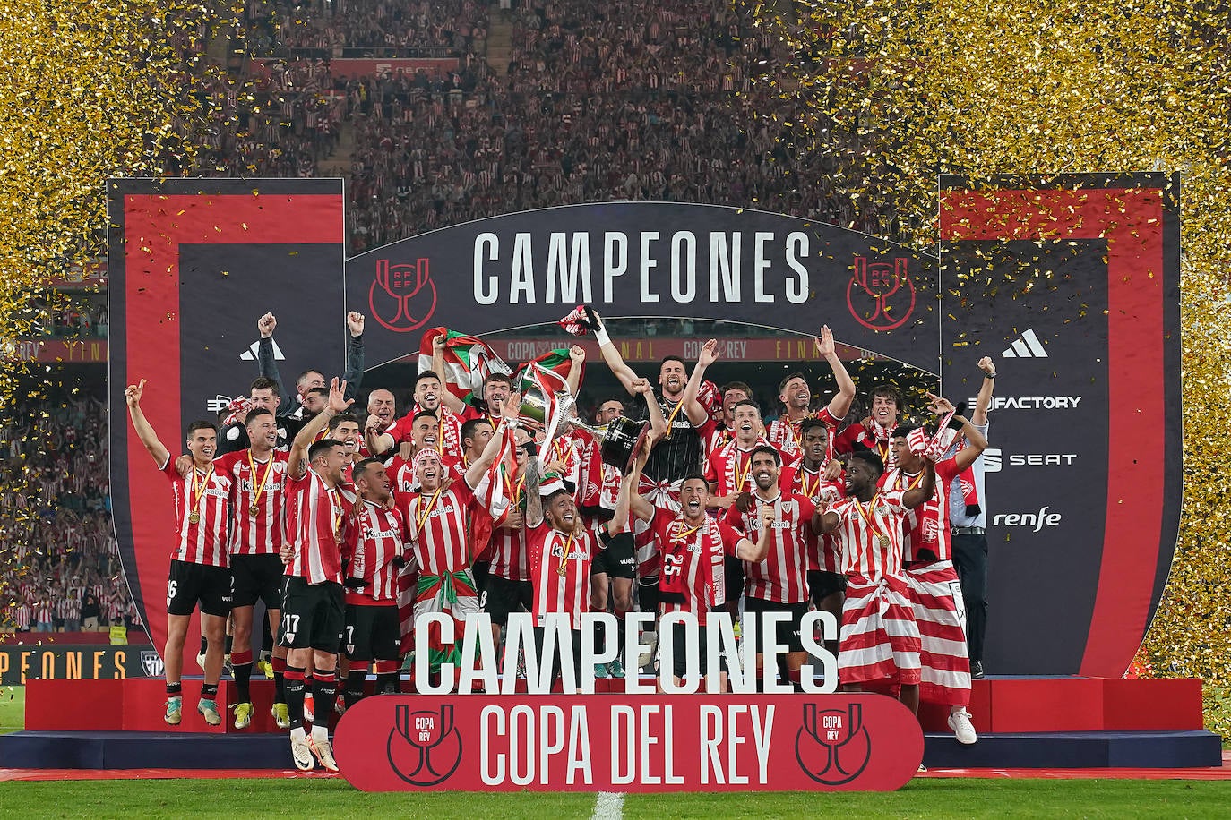 El Athletic y la afición celebrán la Copa en Sevilla