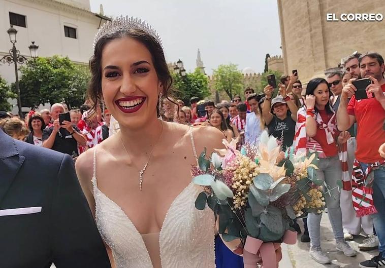 La afición rojiblanca se va de boda en la Catedral de Sevilla: «Que tengáis un partido buenísimo y que ganéis»