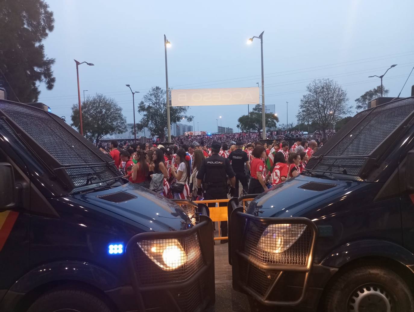 Las fotos de la final: la afición se vuelca con el Athletic en Sevilla