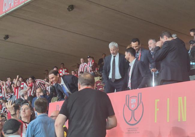 Nadal en el palco junto a Sobera y Aduriz.