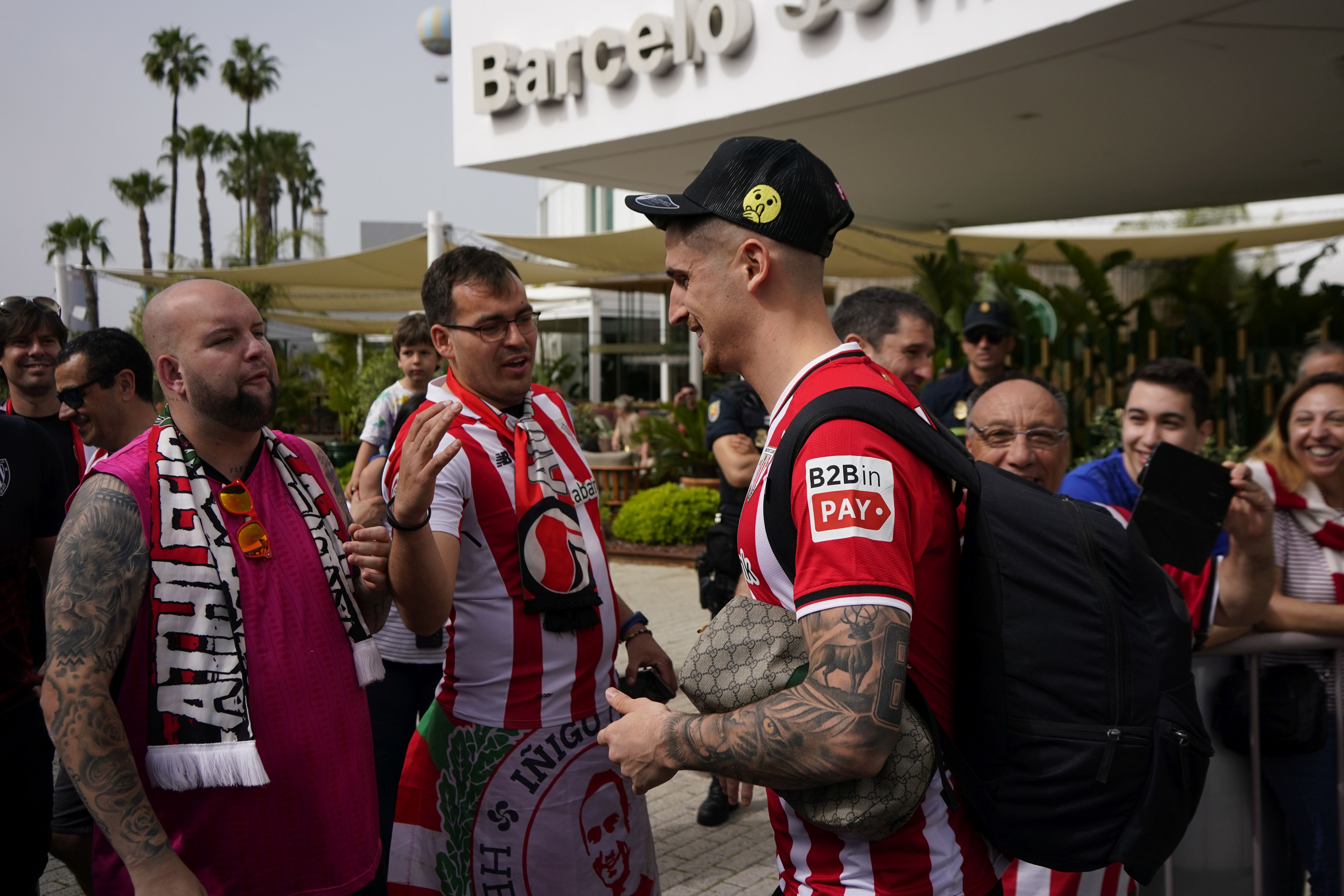 El Athletic abandona el hotel de Sevilla
