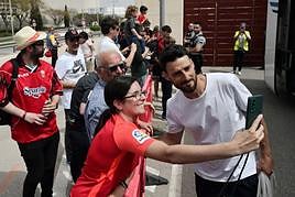 Aduriz, exjugador del Athletic y Mallorca, a la salida del hotel del Mallorca este domingo.