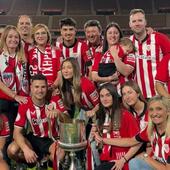 «Inolvidable». Así han festejado las novias y mujeres de los jugadores del Athletic el título