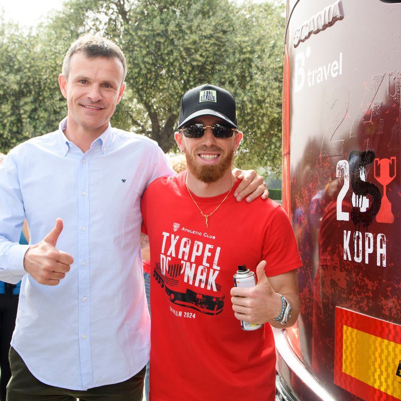 El Athletic y la afición celebrán la Copa en Sevilla
