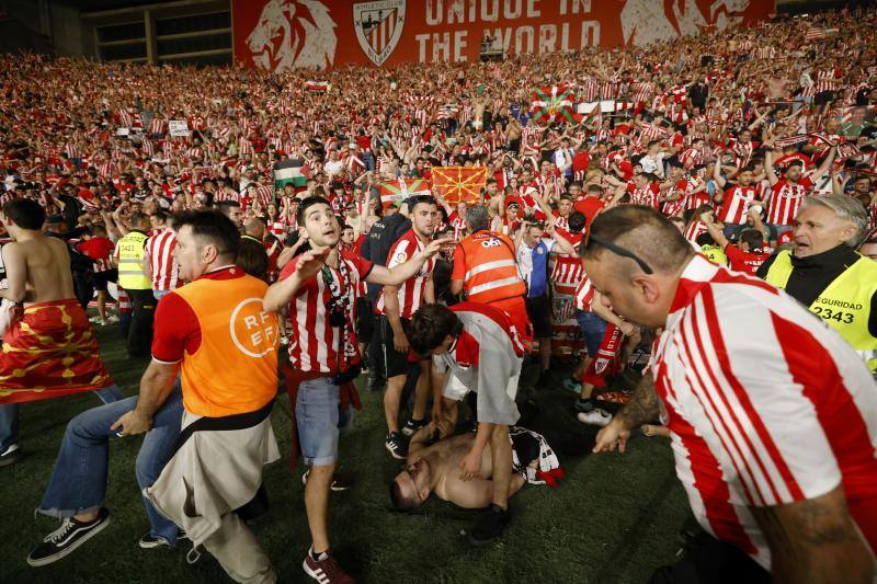El Athletic y la afición celebrán la Copa en Sevilla