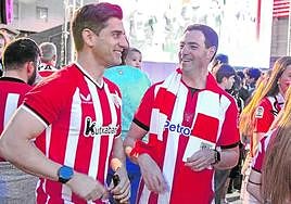 Imanol Pradales vio la final con su cuadrilla de amigos en la pantalla gigante instalada en Portugalete.