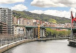 Las vistas a la gabarra ya cotizan en los balcones de Bilbao