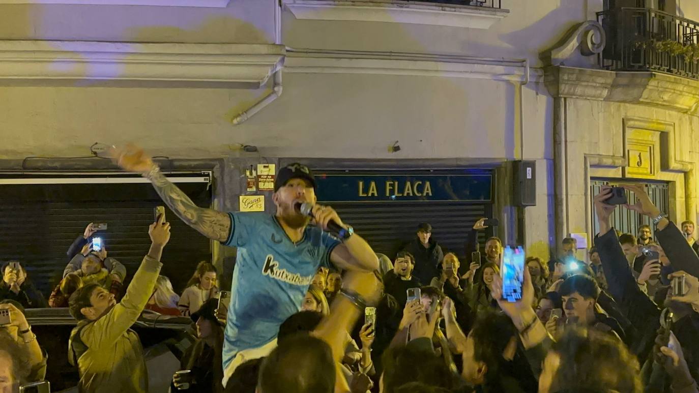 La fiesta de los jugadores del Athletic por el centro de Bilbao