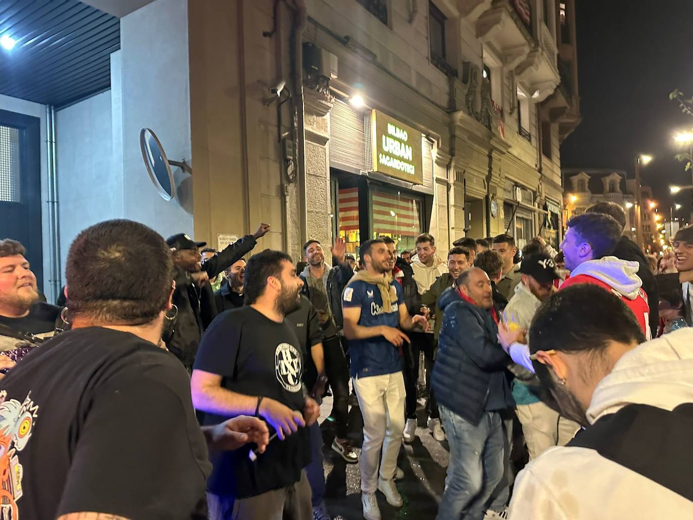 La fiesta de los jugadores del Athletic por el centro de Bilbao