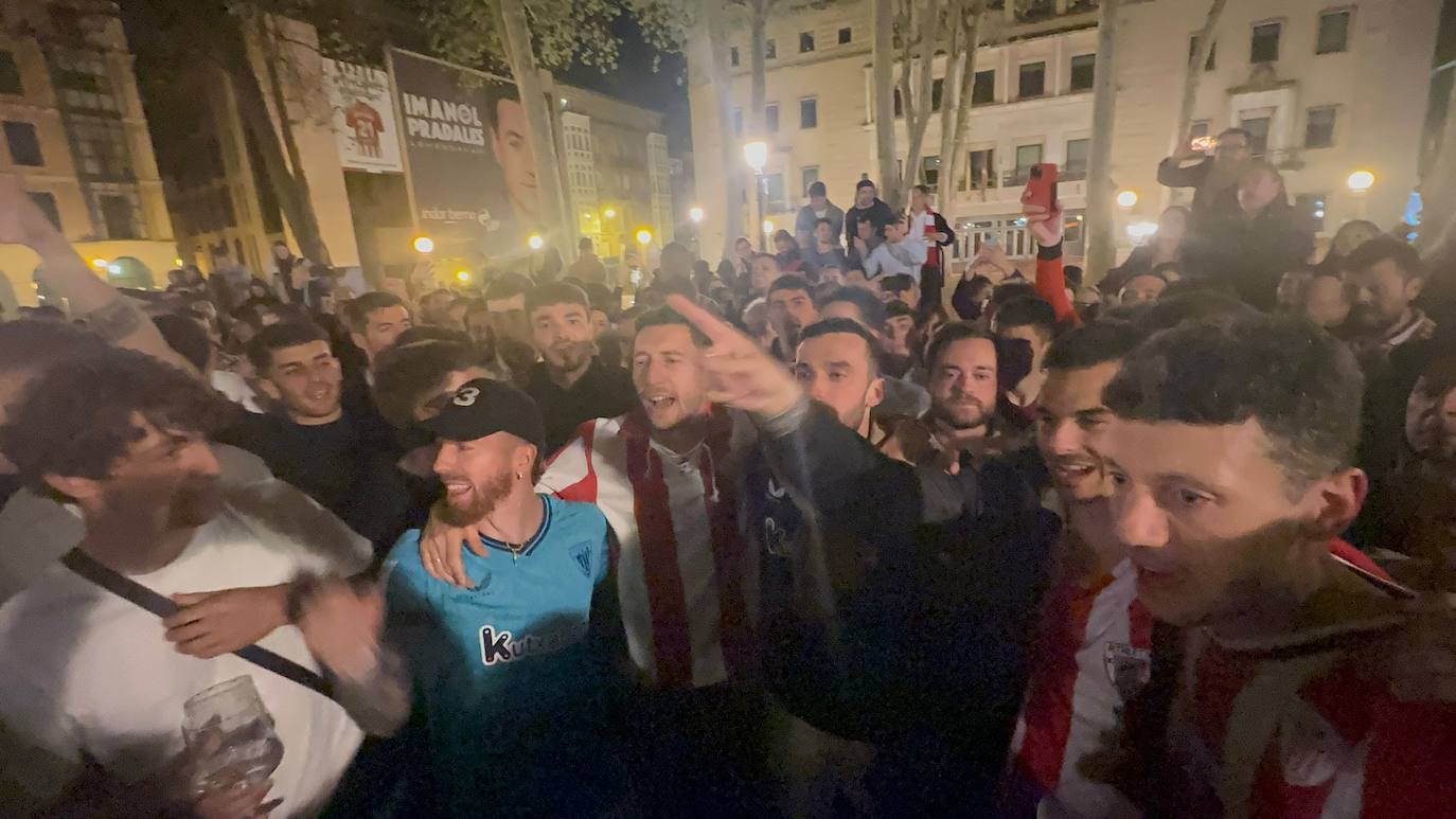 La fiesta de los jugadores del Athletic por el centro de Bilbao