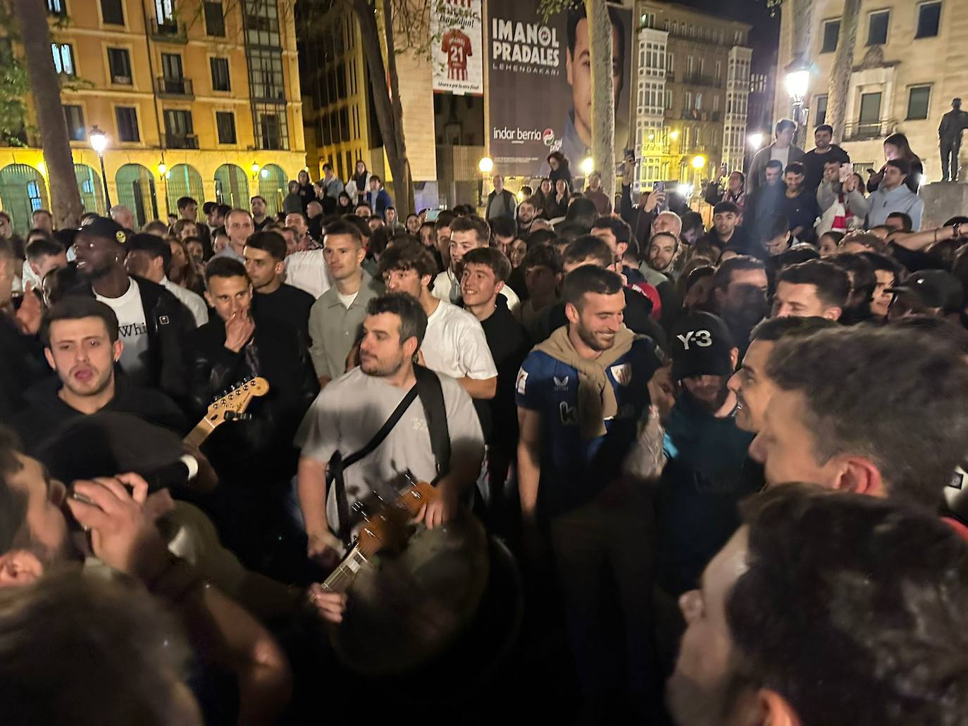 La fiesta de los jugadores del Athletic por el centro de Bilbao