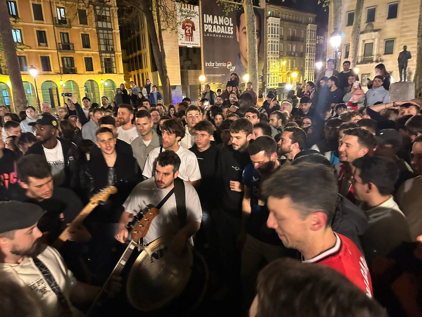 La fiesta de los jugadores del Athletic por el centro de Bilbao