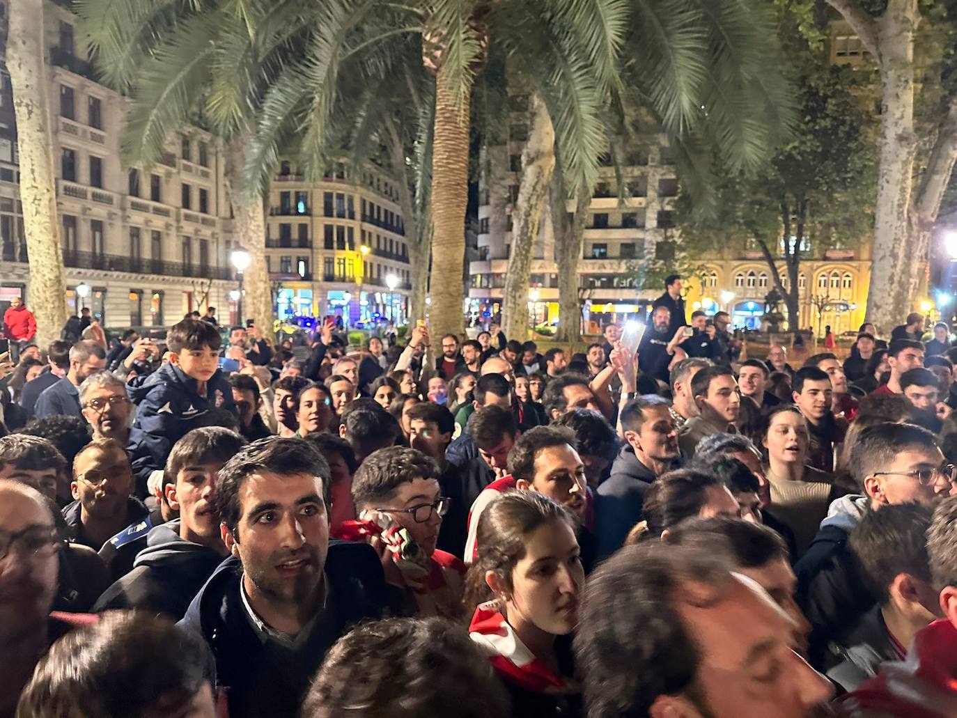 La fiesta de los jugadores del Athletic por el centro de Bilbao