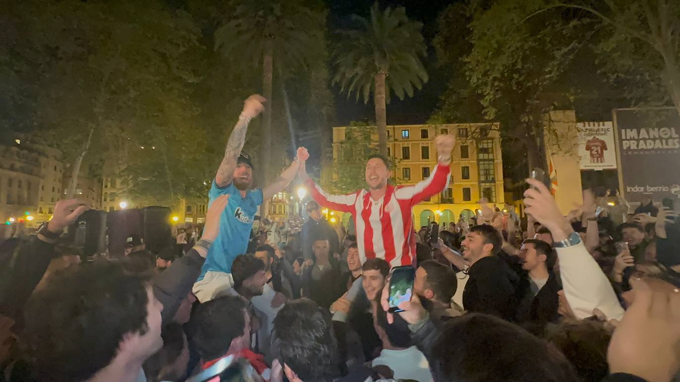 La fiesta de los jugadores del Athletic por el centro de Bilbao