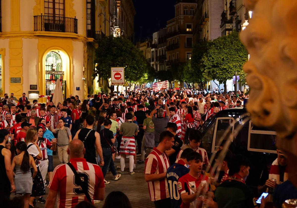 El camarero sevillano que sirvió las 290 cañas a la cuadrilla del Athletic: «Invitaban a la gente y dejaron buena propina»