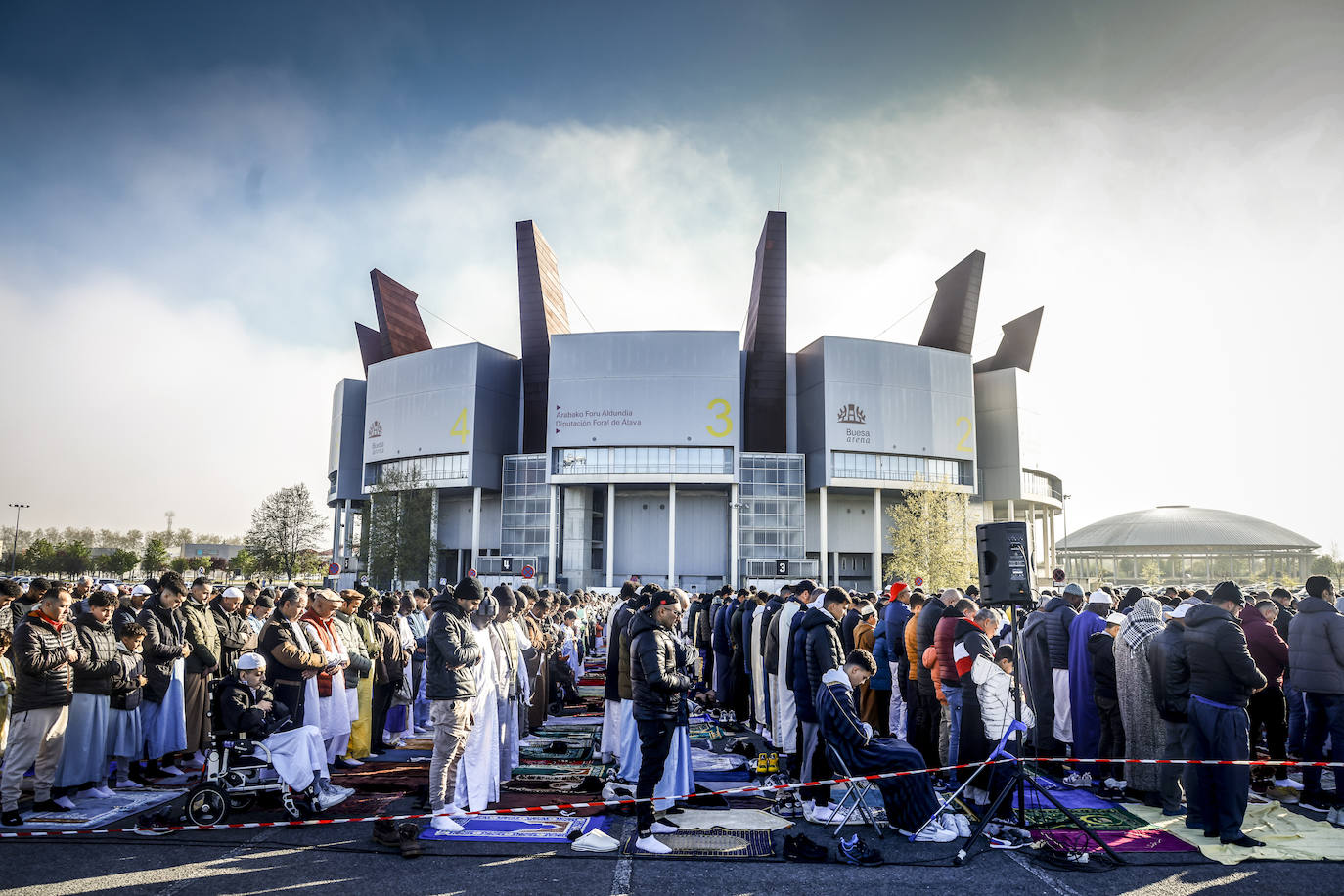 Miles de musulmanes celebran el final del Ramadán en Vitoria