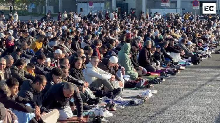 Miles de musulmanes celebran el fin del Ramadán en Vitoria