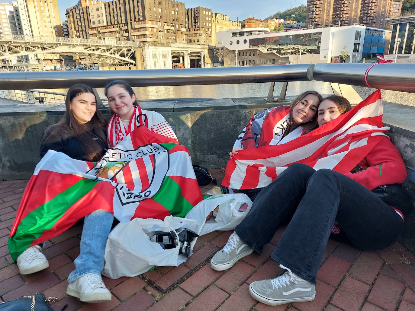 Las imágenes de la fiesta de la gabarra en Bilbao