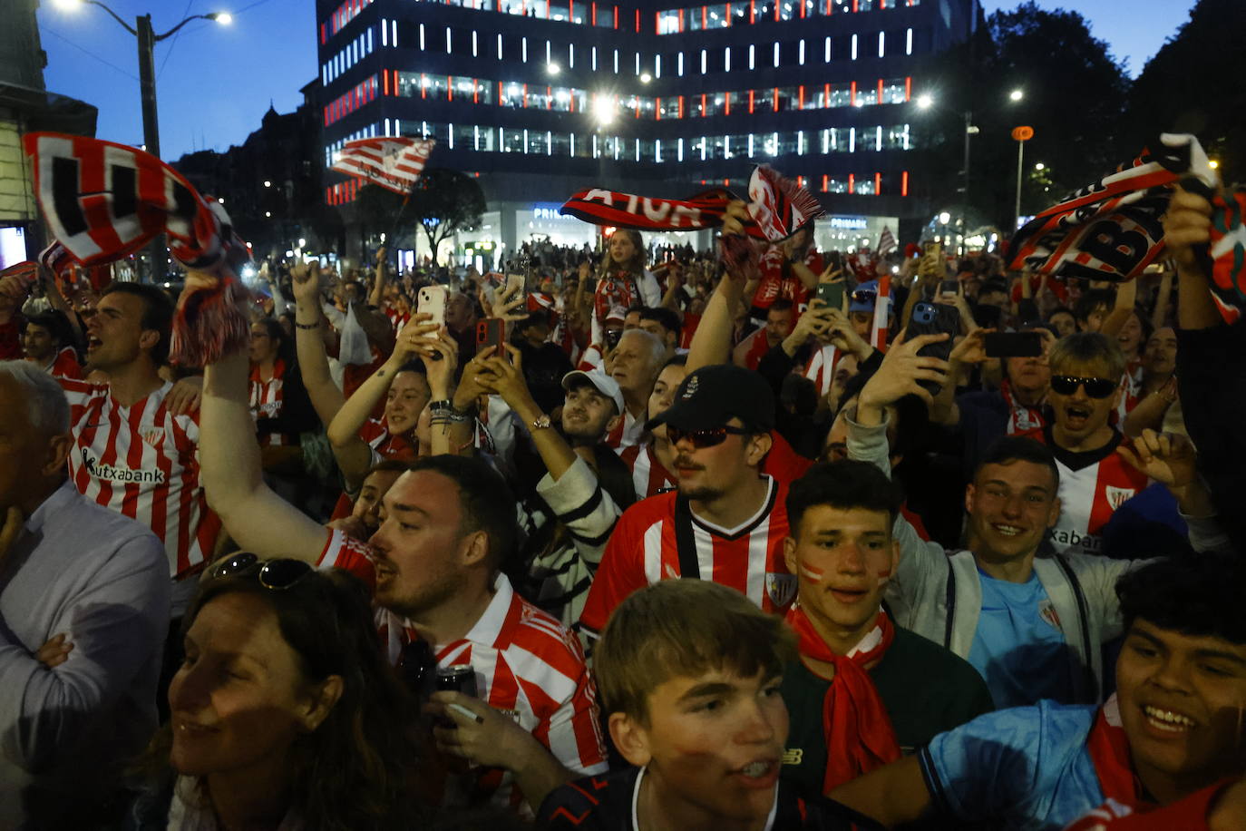 Las imágenes de la fiesta de la gabarra en Bilbao