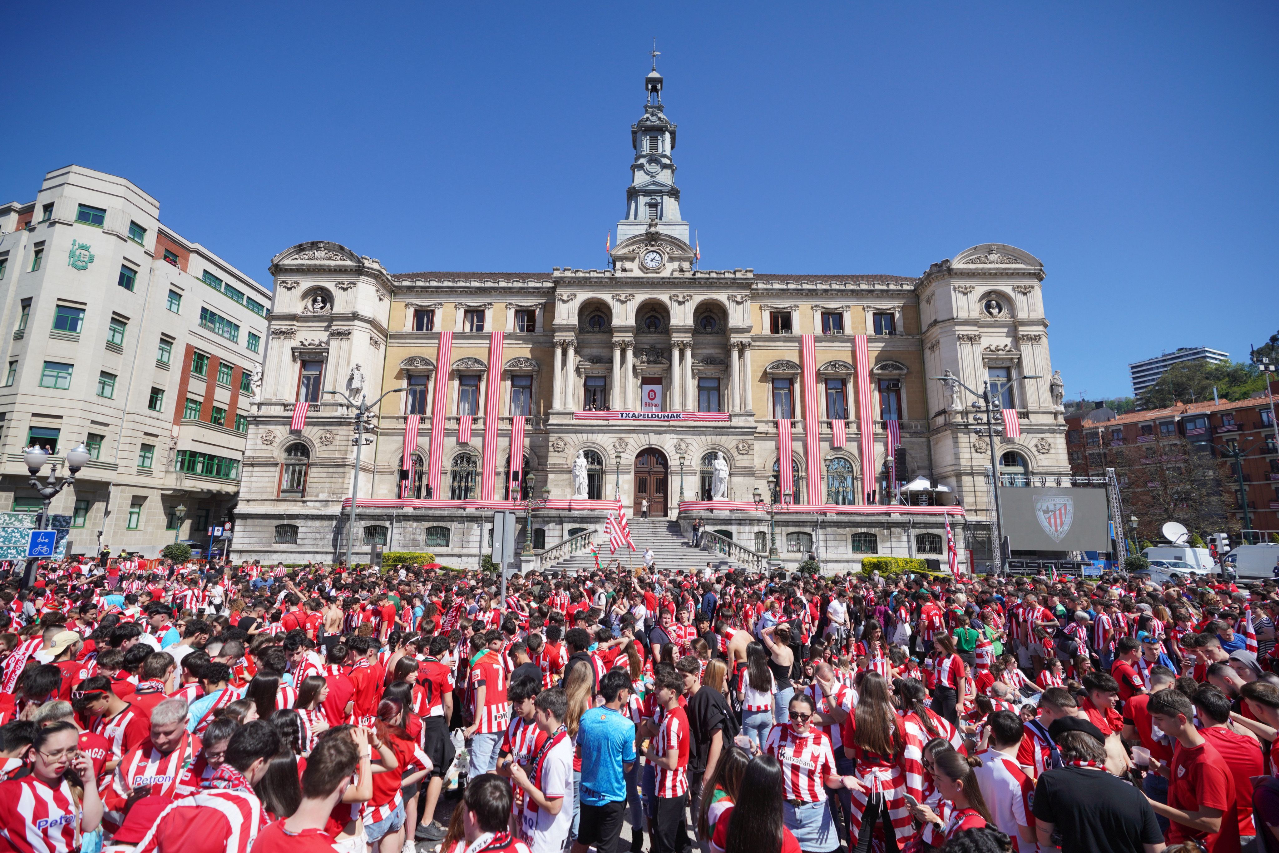 Las imágenes de la fiesta de la gabarra en Bilbao