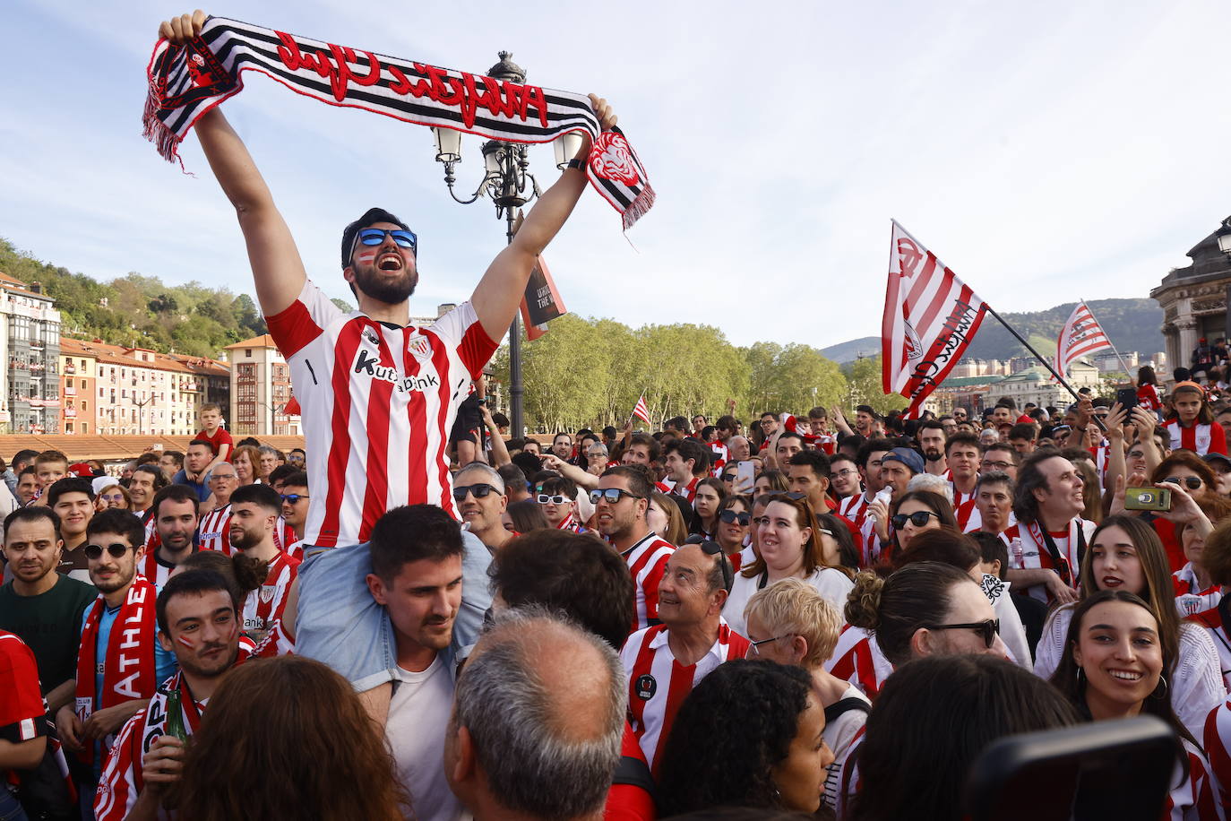 Las imágenes de la fiesta de la gabarra en Bilbao