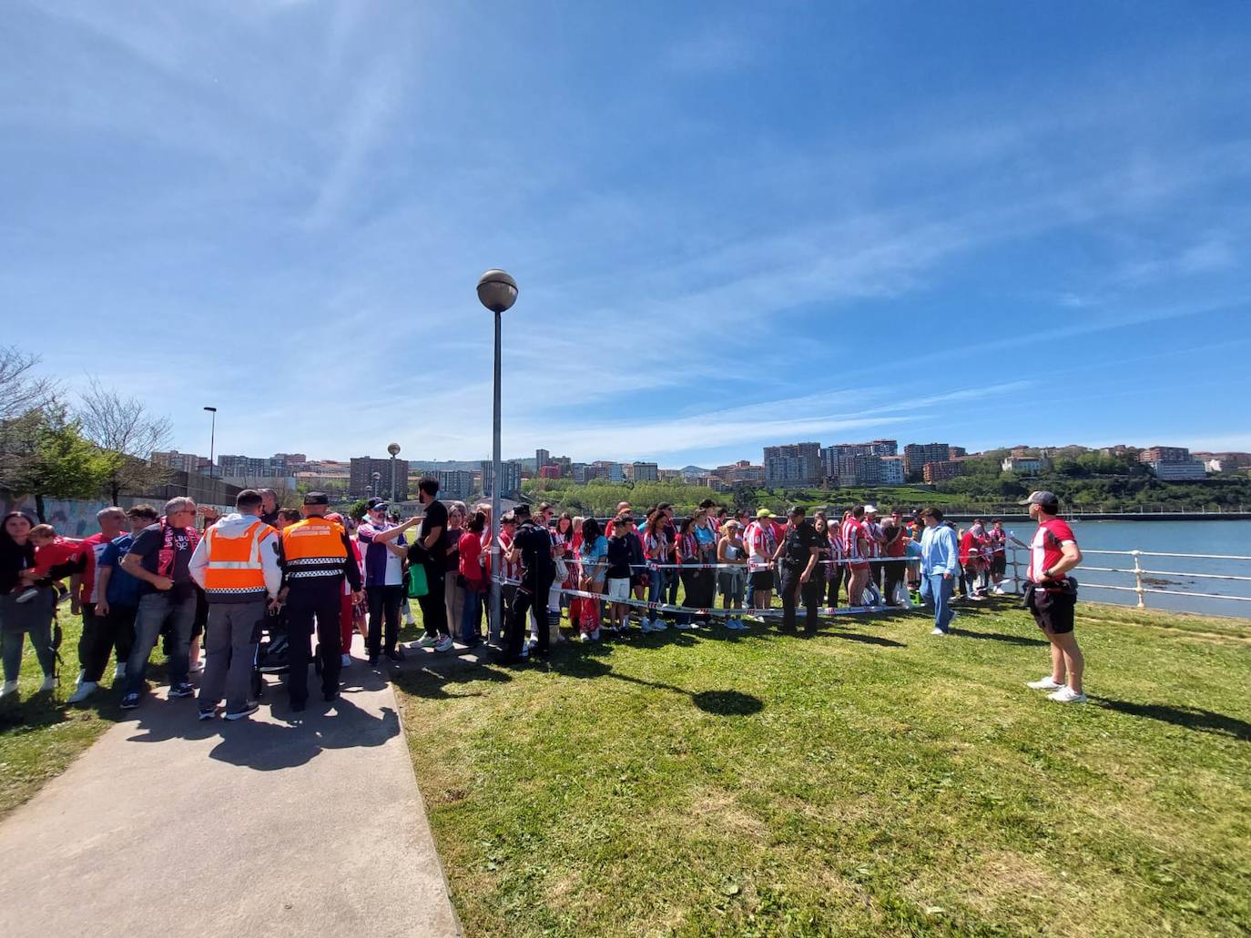 Sestao cierra el espigón de la Benedicta, con el aforo completo