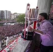 El show de Muniain: así presentó a cada jugador ante la afición