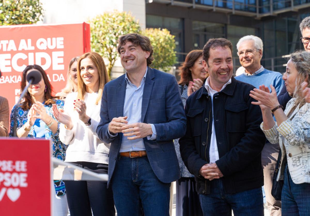 La caravana electoral visitó ayer Ermua, uno de los grandes feudos que tiene el PSE en Bizkaia.