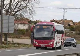 Los autobuses de las dos líneas van a poder transportar más viajeros.