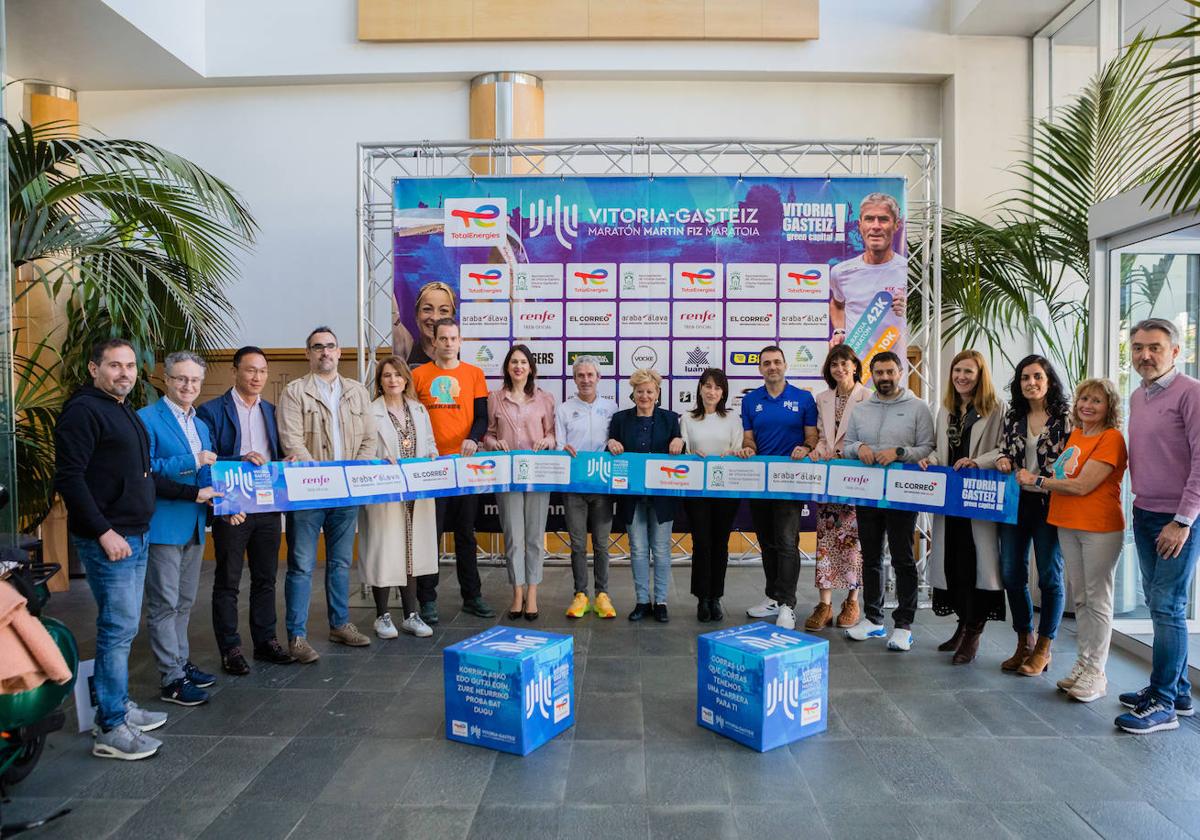 Patrocinadores, colaboradores y representantes institucionales, en la presentación del Maratón Martín Fiz.