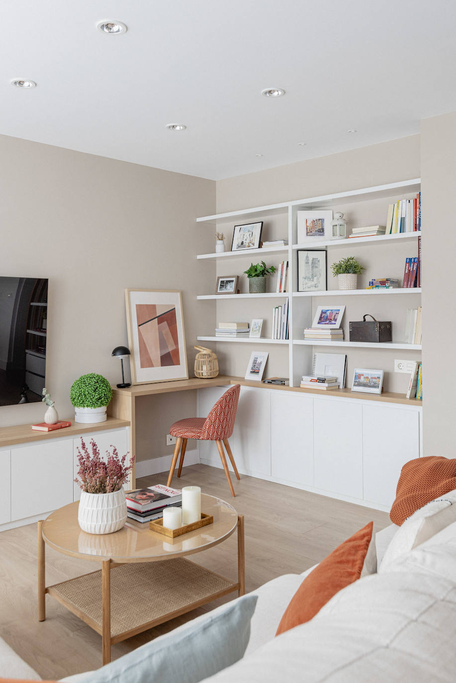 El piso oscuro convertido en casa de revista para una pareja joven y su hija en Bilbao