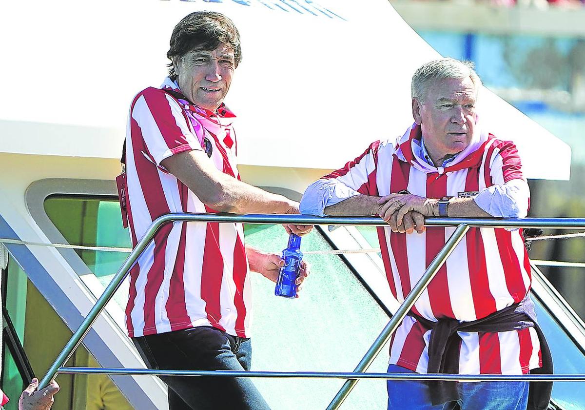 Julio Salinas y Javier Clemente no se perdieron la gran fiesta rojiblanca.