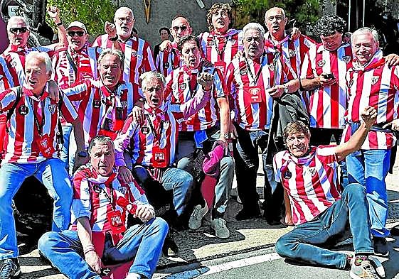 Una amplia representación de los últimos campeones -Sarabia, 'Zubi', Noriega, Núñez, Bolaños, 'Goiko', Julio y Patxi Salinas...- estuvieron en la fiesta rojiblanca.