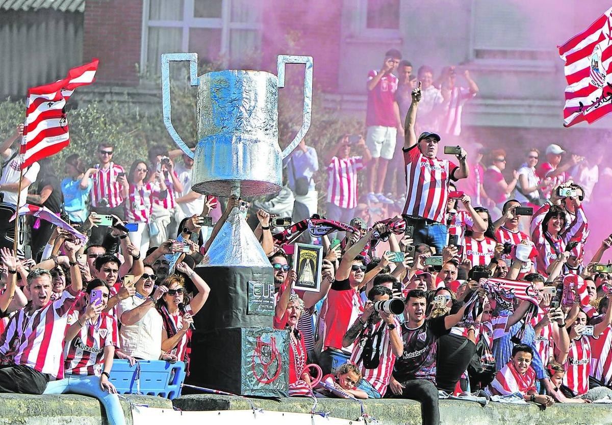 Las riberas de la ría fueron una fiesta a lo largo de todo el recorrido.