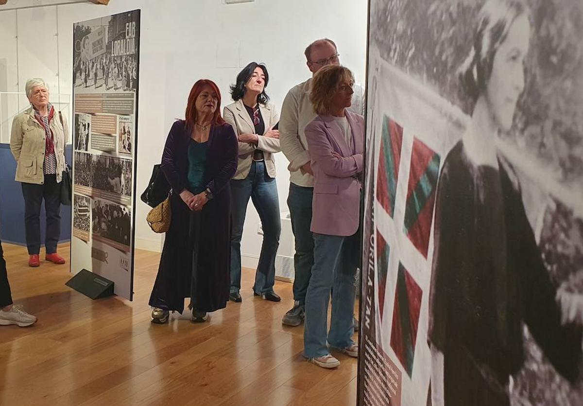 La exposición se ha inaugurado este mediodía en la segunda planta de la Casa de Cultura.