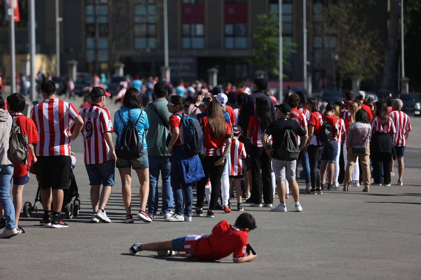 Las colas de este sábado para sacarse una foto con la Copa