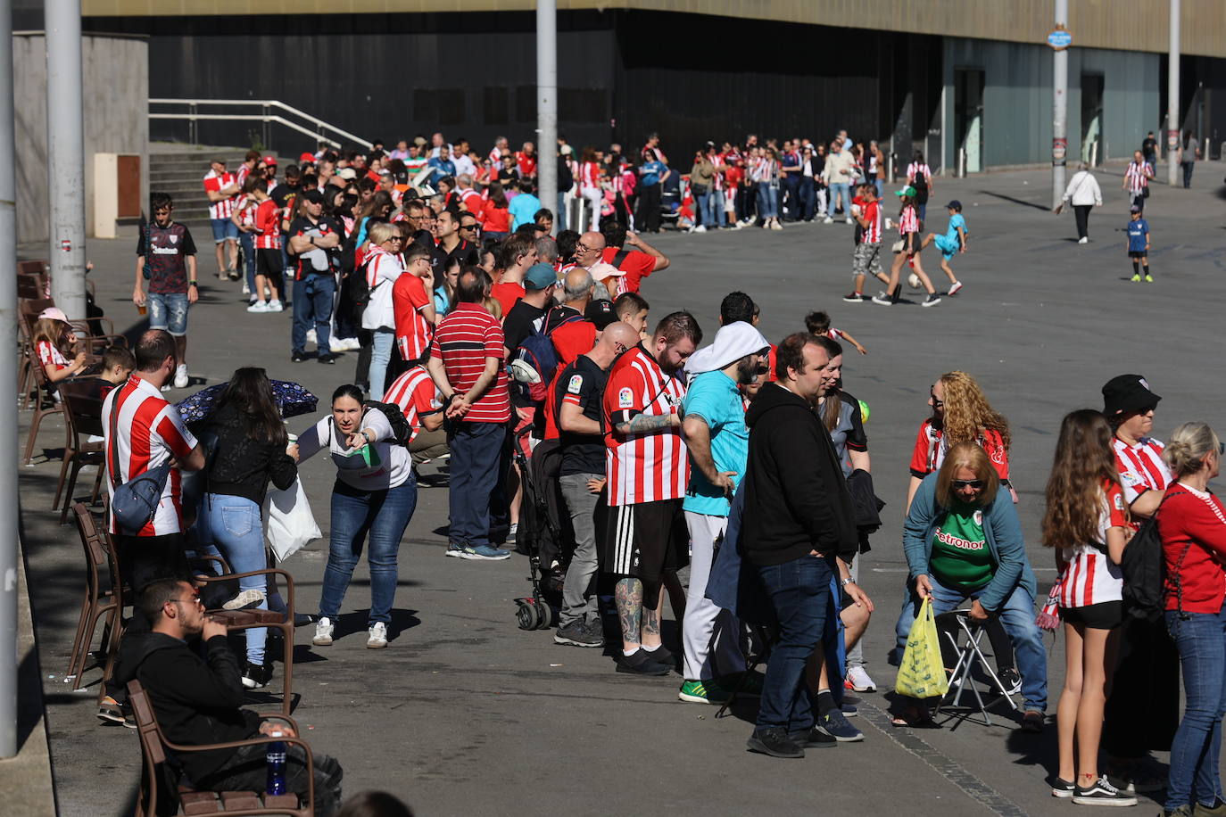 Las colas de este sábado para sacarse una foto con la Copa