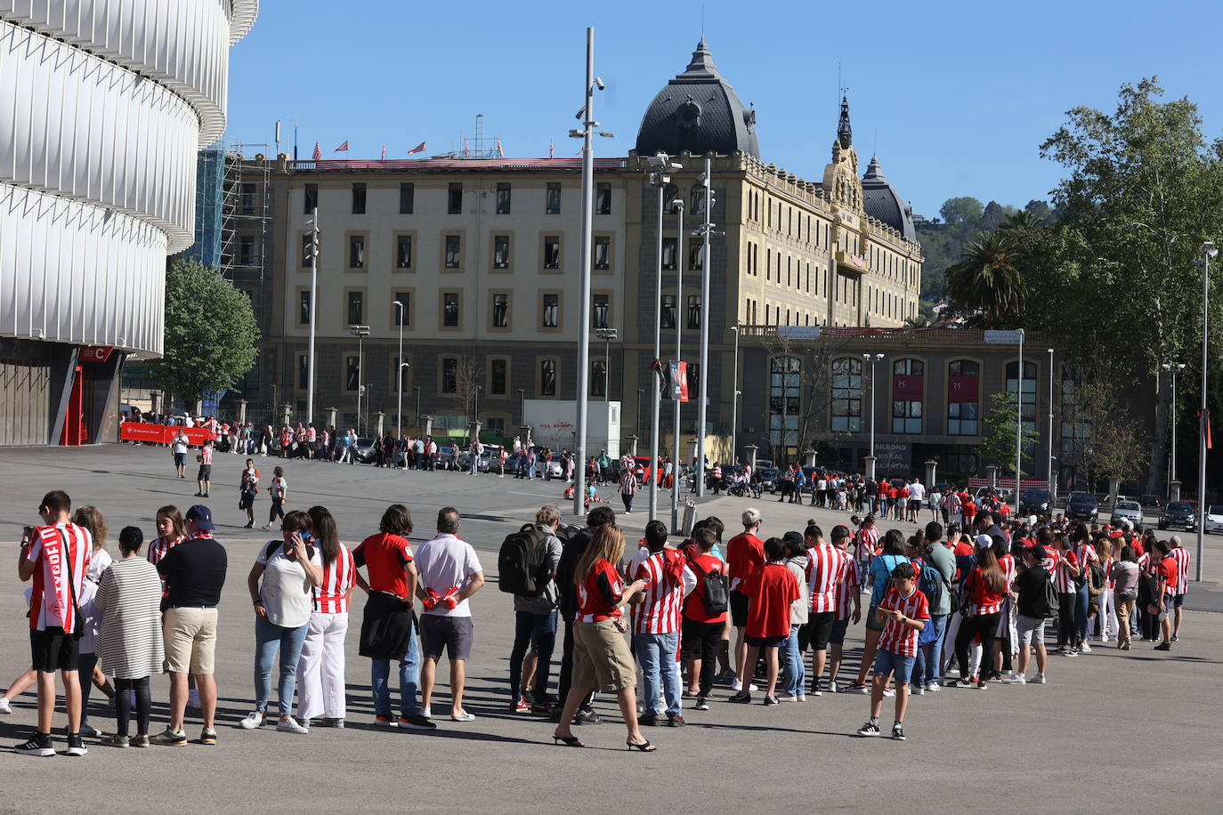 Las colas de este sábado para sacarse una foto con la Copa