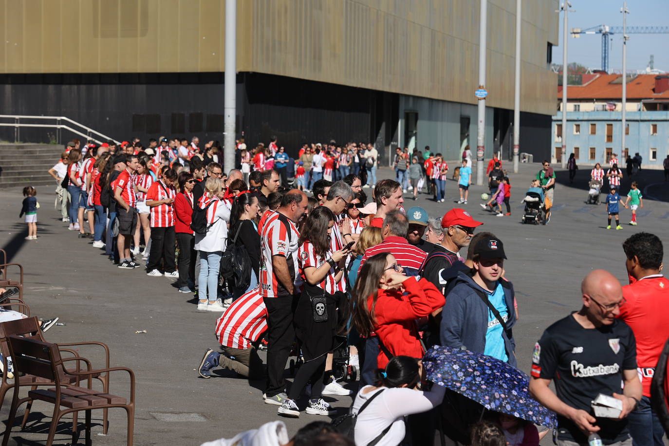 Las colas de este sábado para sacarse una foto con la Copa