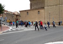 Participantes en una carrera celebrada en Oion.