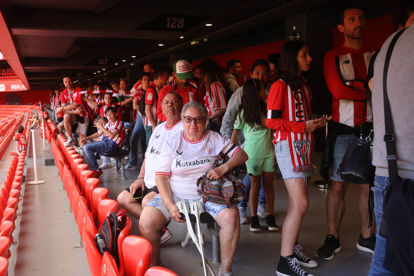 Las colas de este sábado para sacarse una foto con la Copa