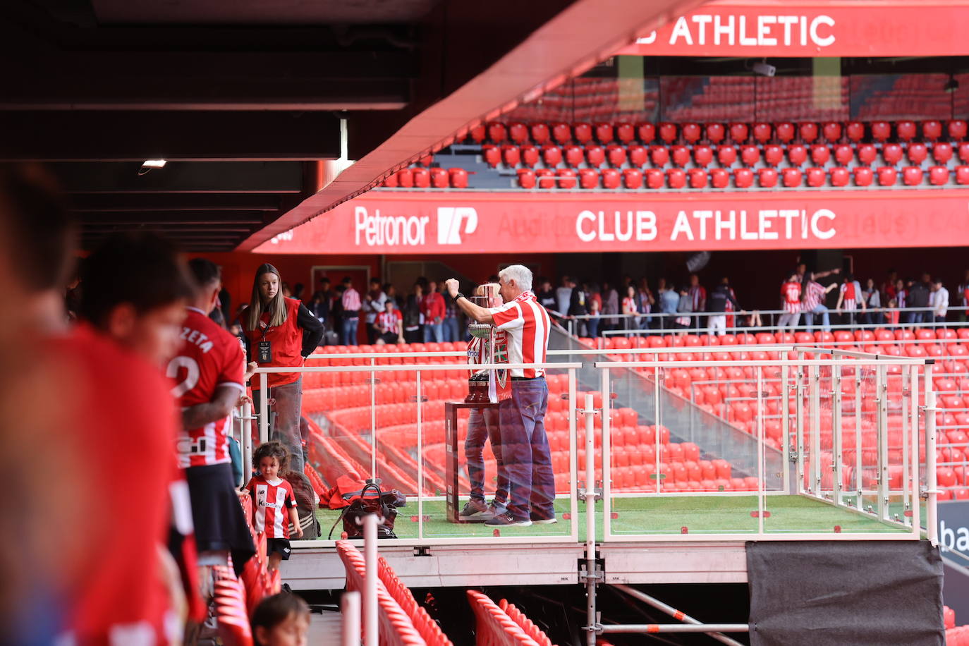 Las colas de este sábado para sacarse una foto con la Copa