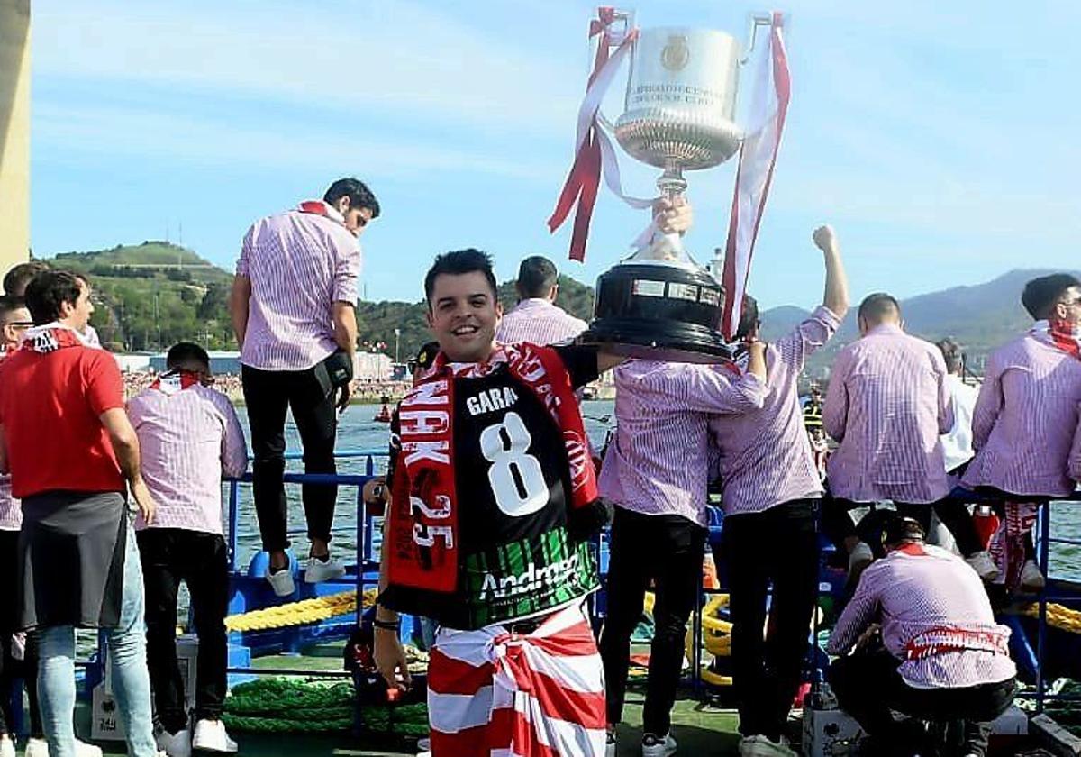 El bonito gesto de Mikel González con los clubes convenidos del Athletic durante la gabarra