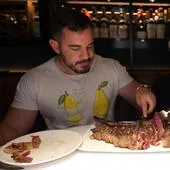 El influencer 'Cenando con Pablo' se gasta 700 euros en este restaurante de Bilbao