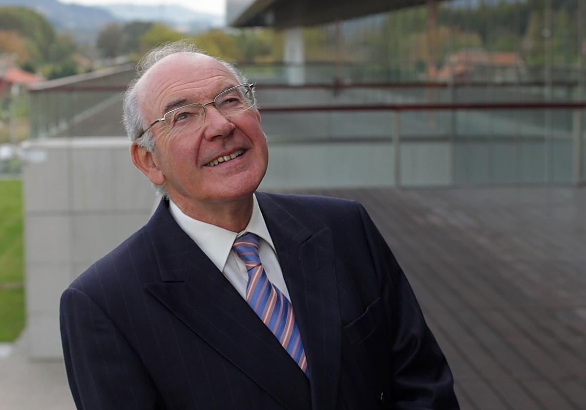 El lehendakari José Antonio Ardanza, expresidente de Euskaltel.