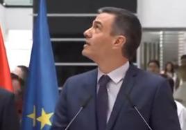 La reacción de Pedro Sánchez a un hombre que le grita «por siete votos tienes el culo roto»