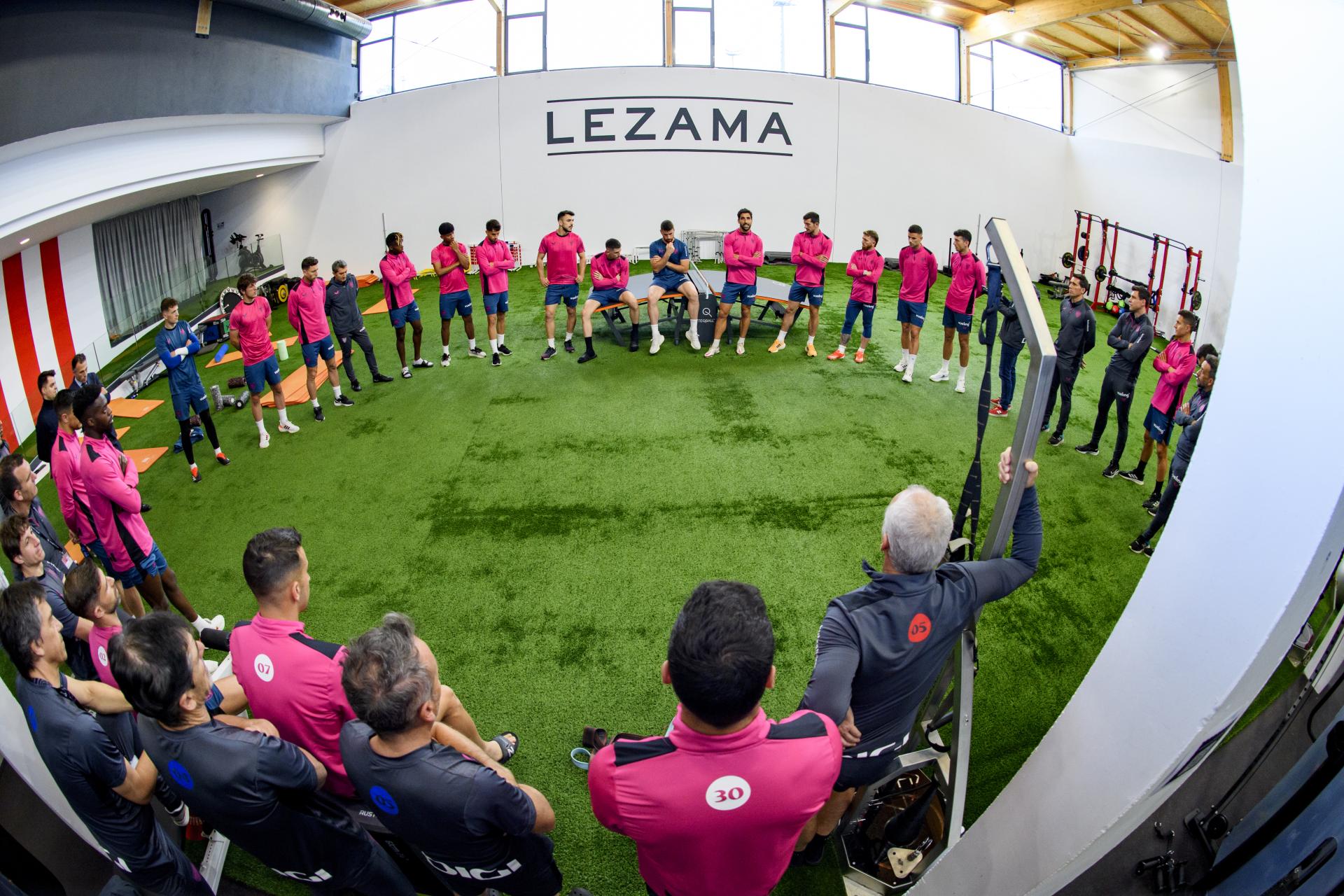 Raúl García anuncia a sus compañeros del Athletic su retirada a final de temporada